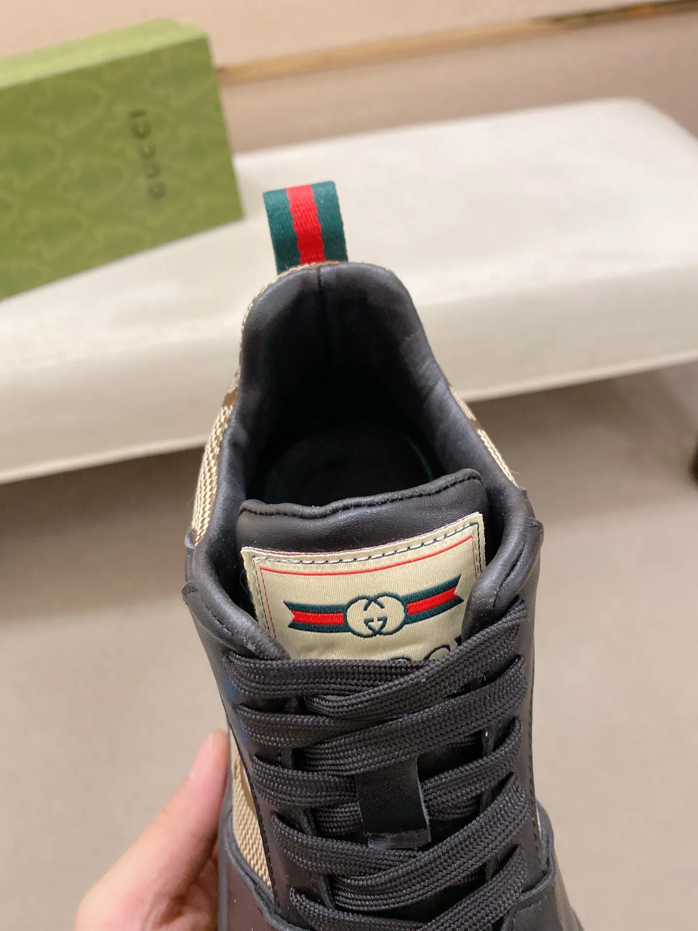 Factory price: 442💰 (GUCCI) The latest model from the official website🎁🎁Casual and fashionable men's shoes👟, hot style💥The style is simple and elegant, exclusive for trendy men. Unique official website's latest brand elements👑original Gucci decoration, fashionable and generous, the fabric is original cowhide ✅sheepskin lining, the official website specifies wear-resistant casual outsole, the classic model is taken in kind at the counter🎬38-44 (can be customized for 45 non-refundable)